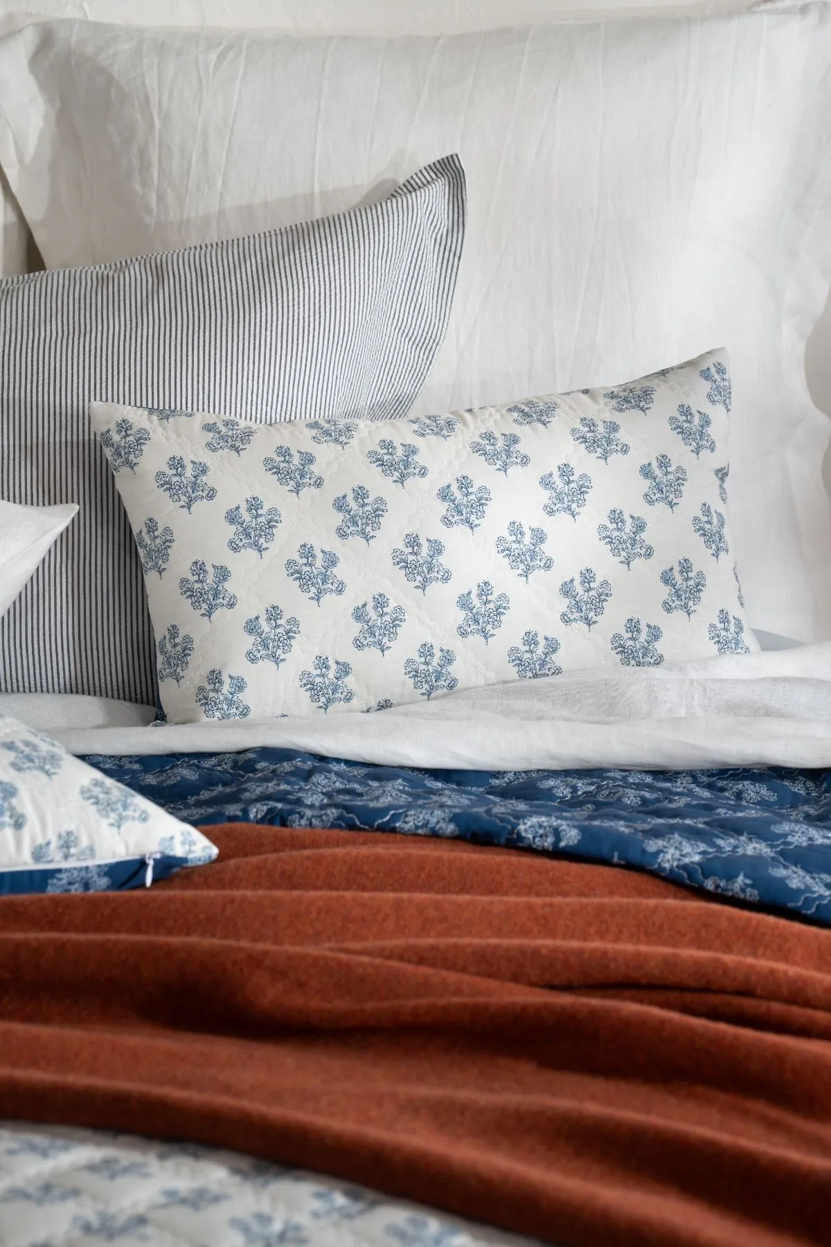 Soak&Sleep Reversible Floral Print Cushion Cover in Dark Blue
