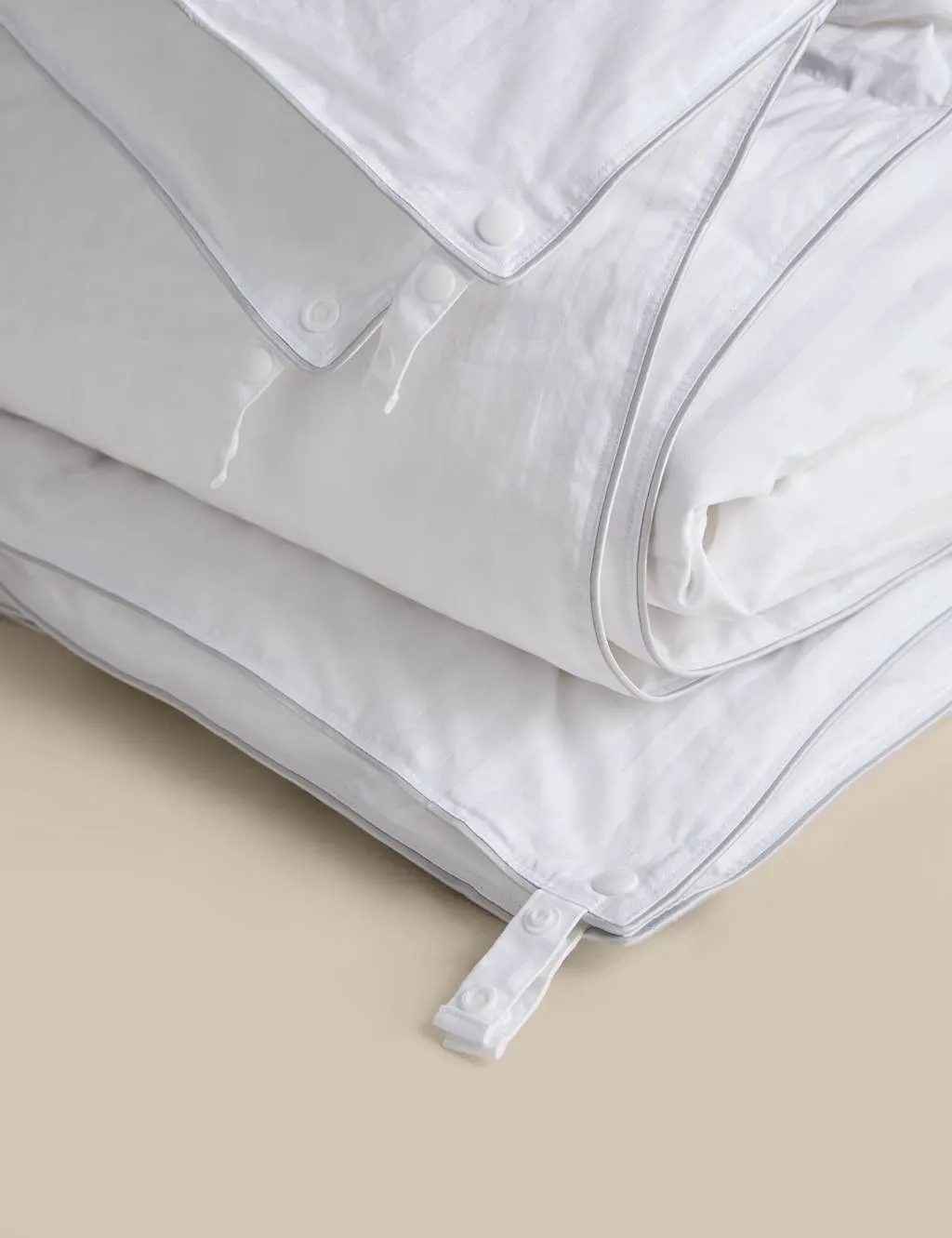 M&S Hungarian Goose Down 13.5 Tog All Seasons 3-in-1 Duvet White