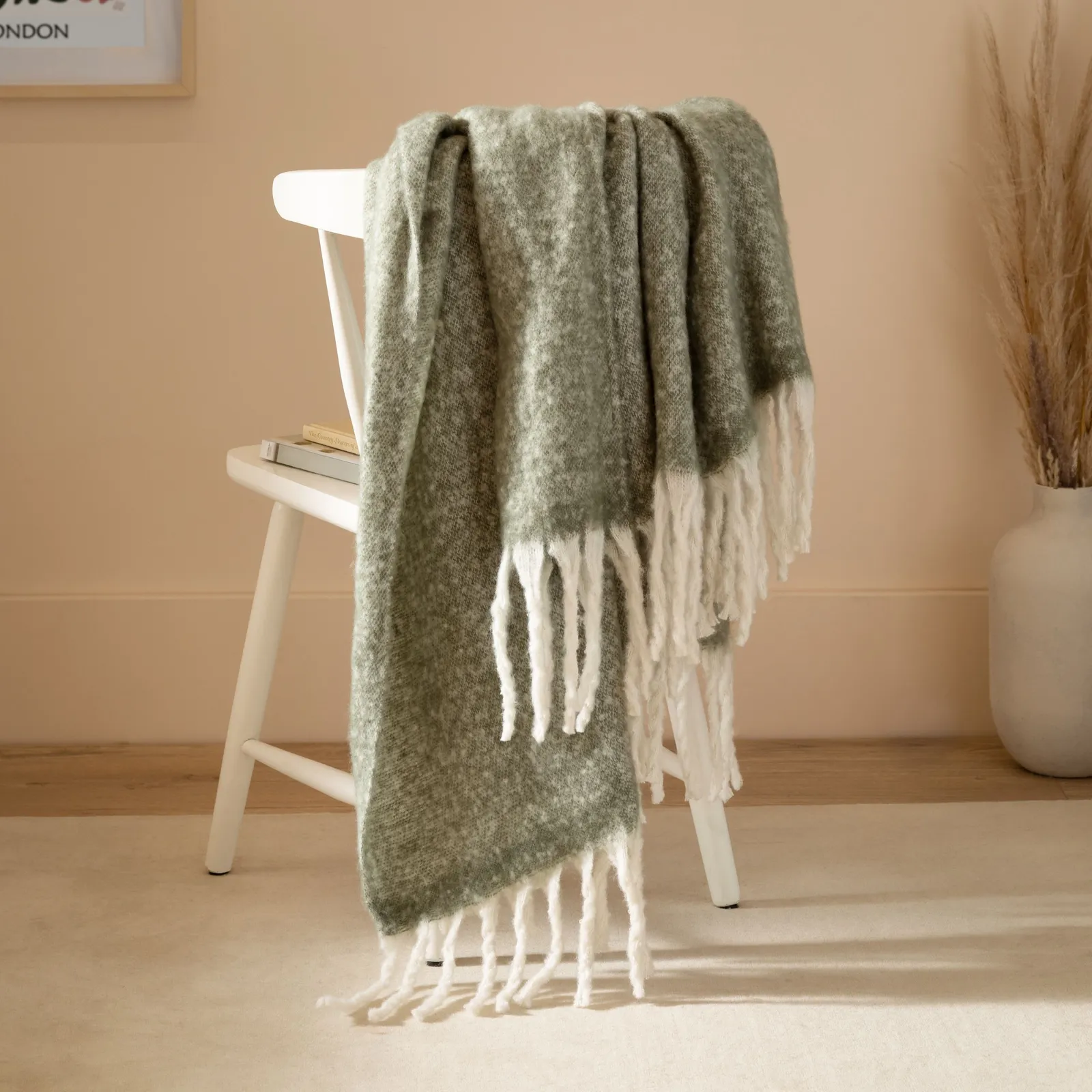 Furn Cozy Woven Tasselled Throw in Green