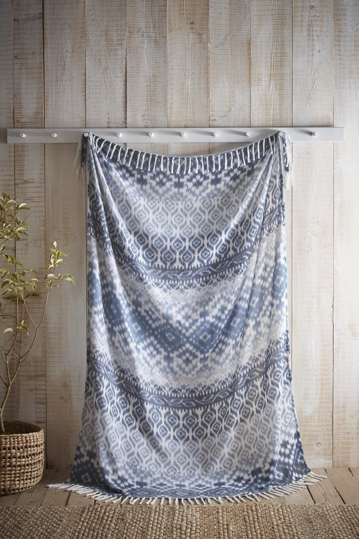 Appletree 'Sakari' Banded Tassled Bedspread in Blue 1