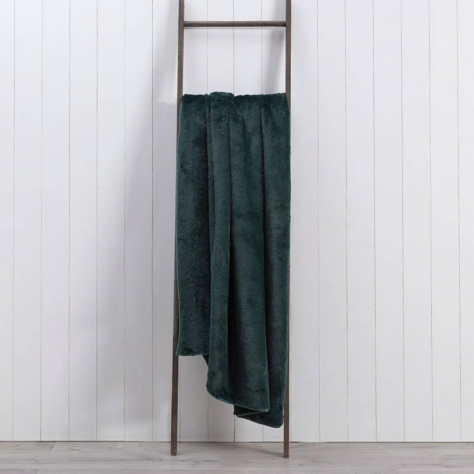 Aspen Plush Faux Fur 200cm x 200cm Throw Green