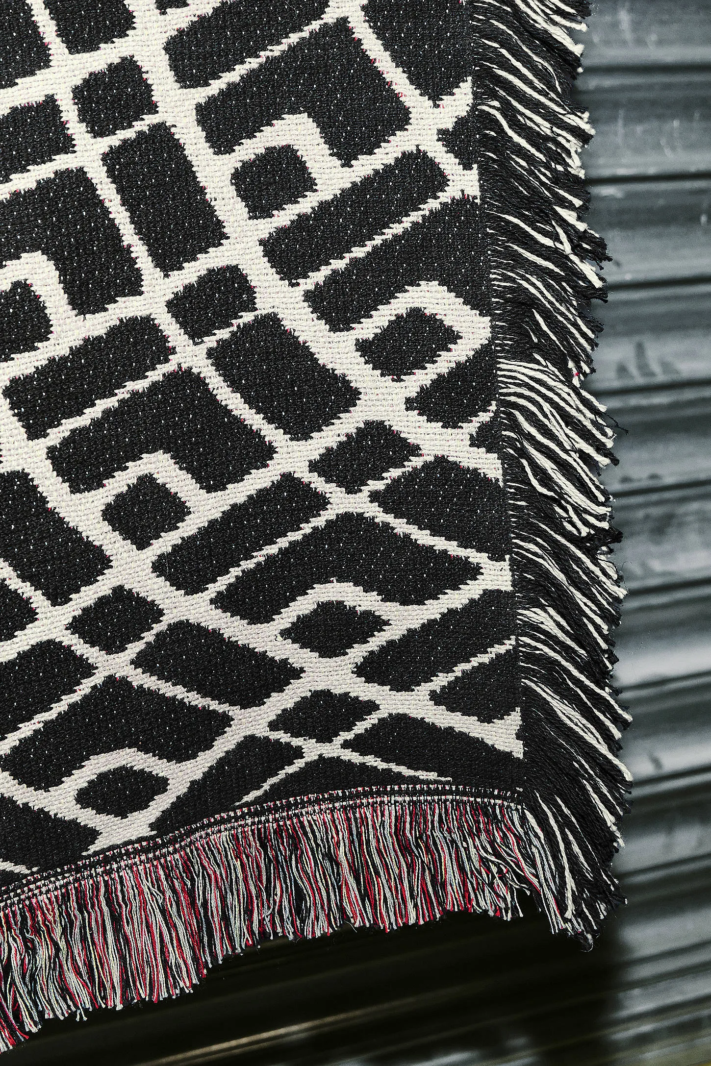 iets frans. Art Throw Blanket - Black/White ALL 2