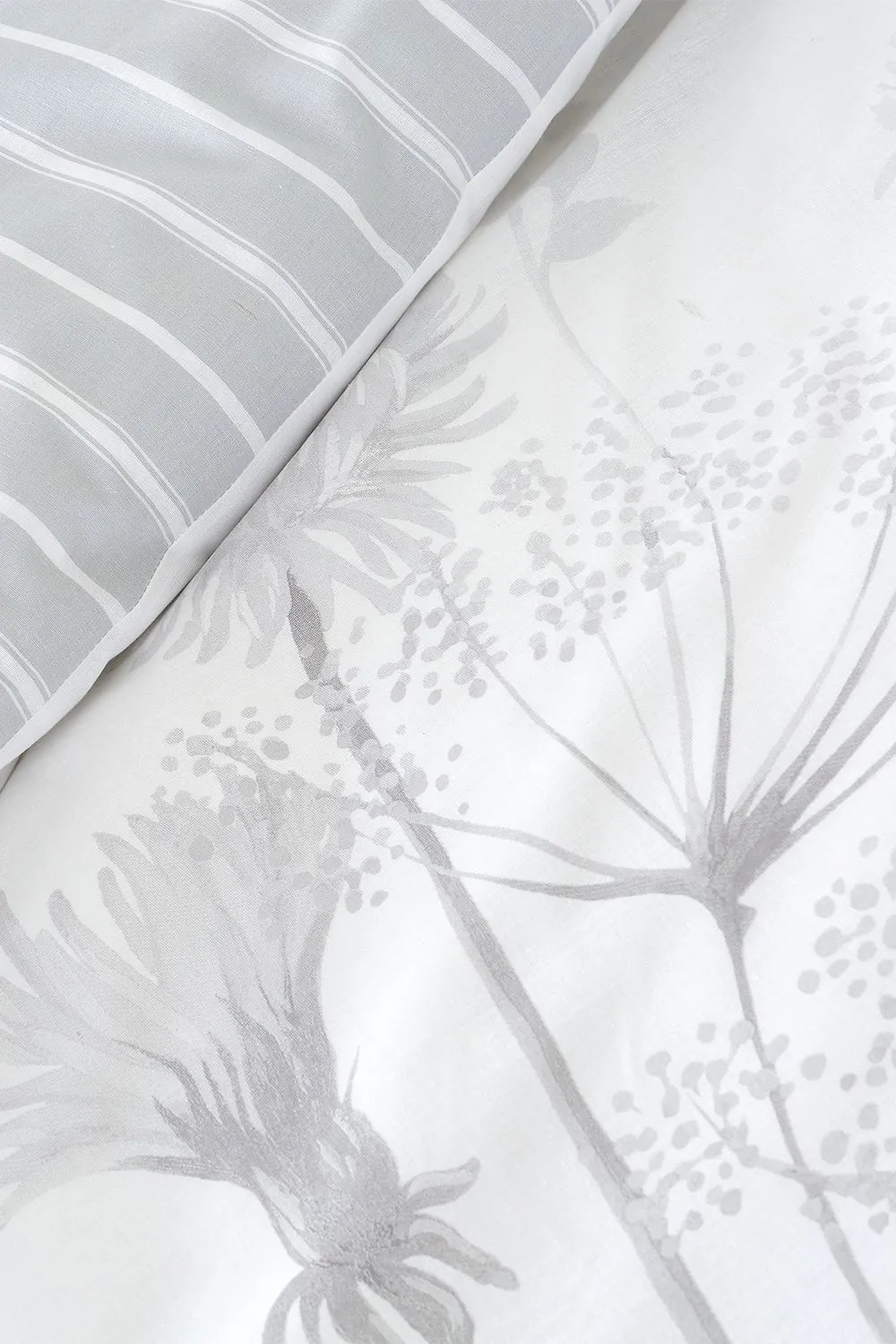 Catherine Lansfield Meadowsweet Floral Duvet Set in White 3