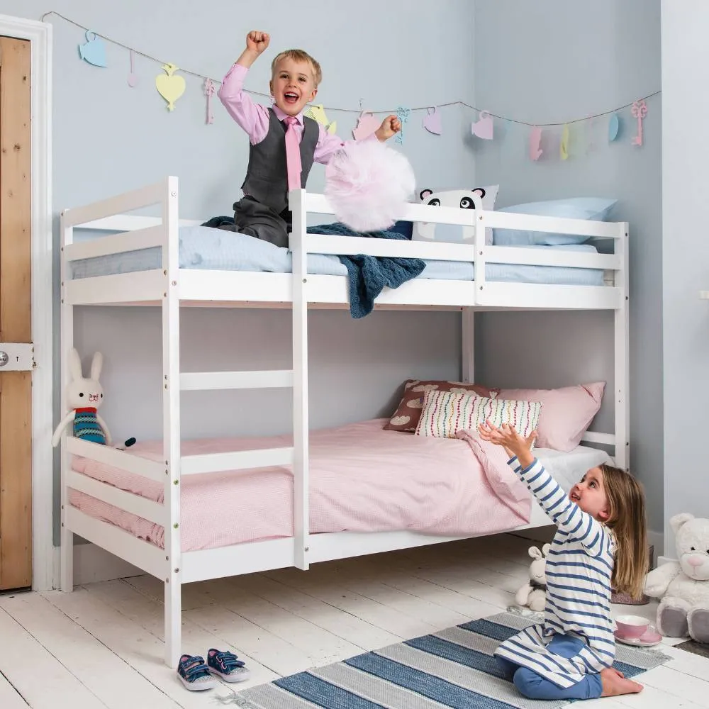 Nöa and Nani Jakke Bunk Bed with Straight Ladder in White 4