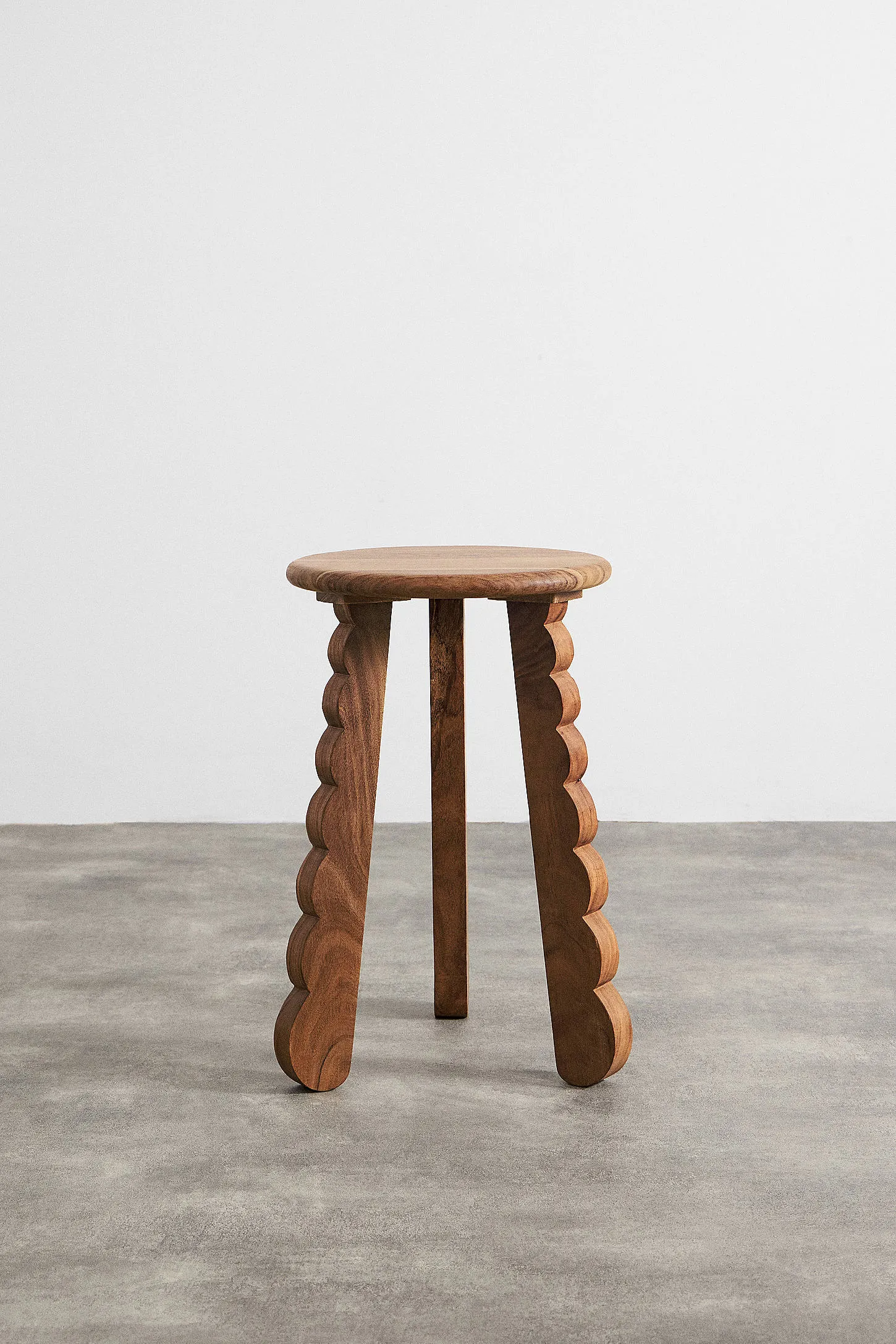 Scalloped Side Table - Brown 5