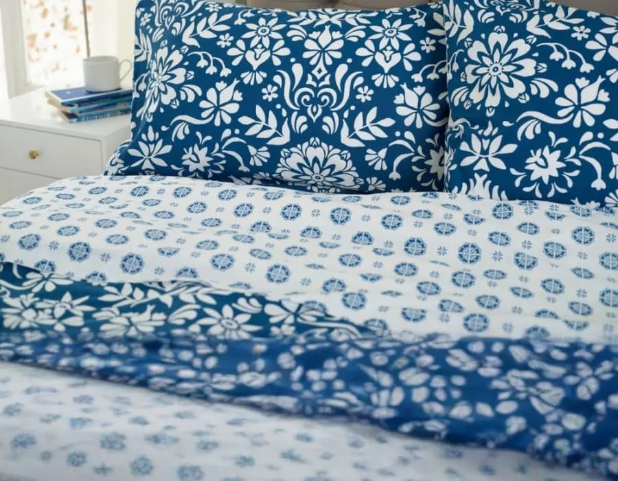 Deyongs Ornamental Tile Floral Duvet Set with Printed Fabric Bag in Blue 3