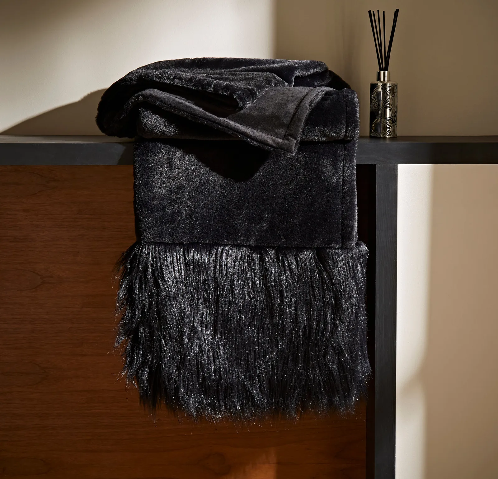 Luxe Faux Fur Border Throw Black