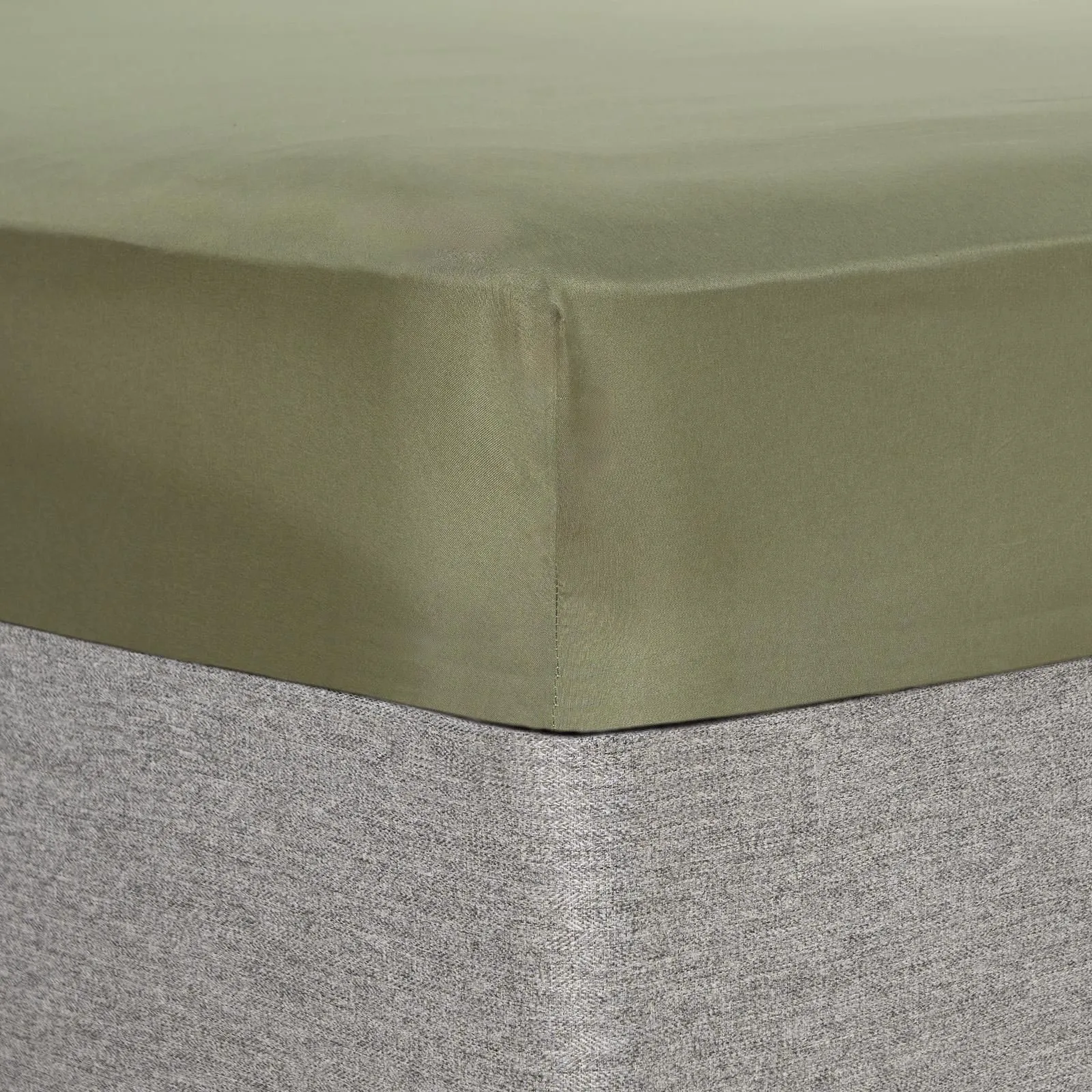 OHS Plain Dyed Non-Iron Fitted Bed Sheet in Bottle Green | Size: King Fitted