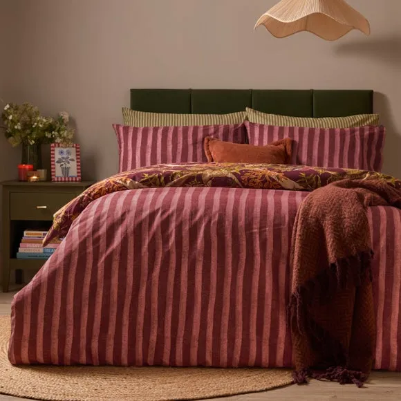Furn. Nya Woodland Polycotton Duvet Cover & Pillowcase Set 2