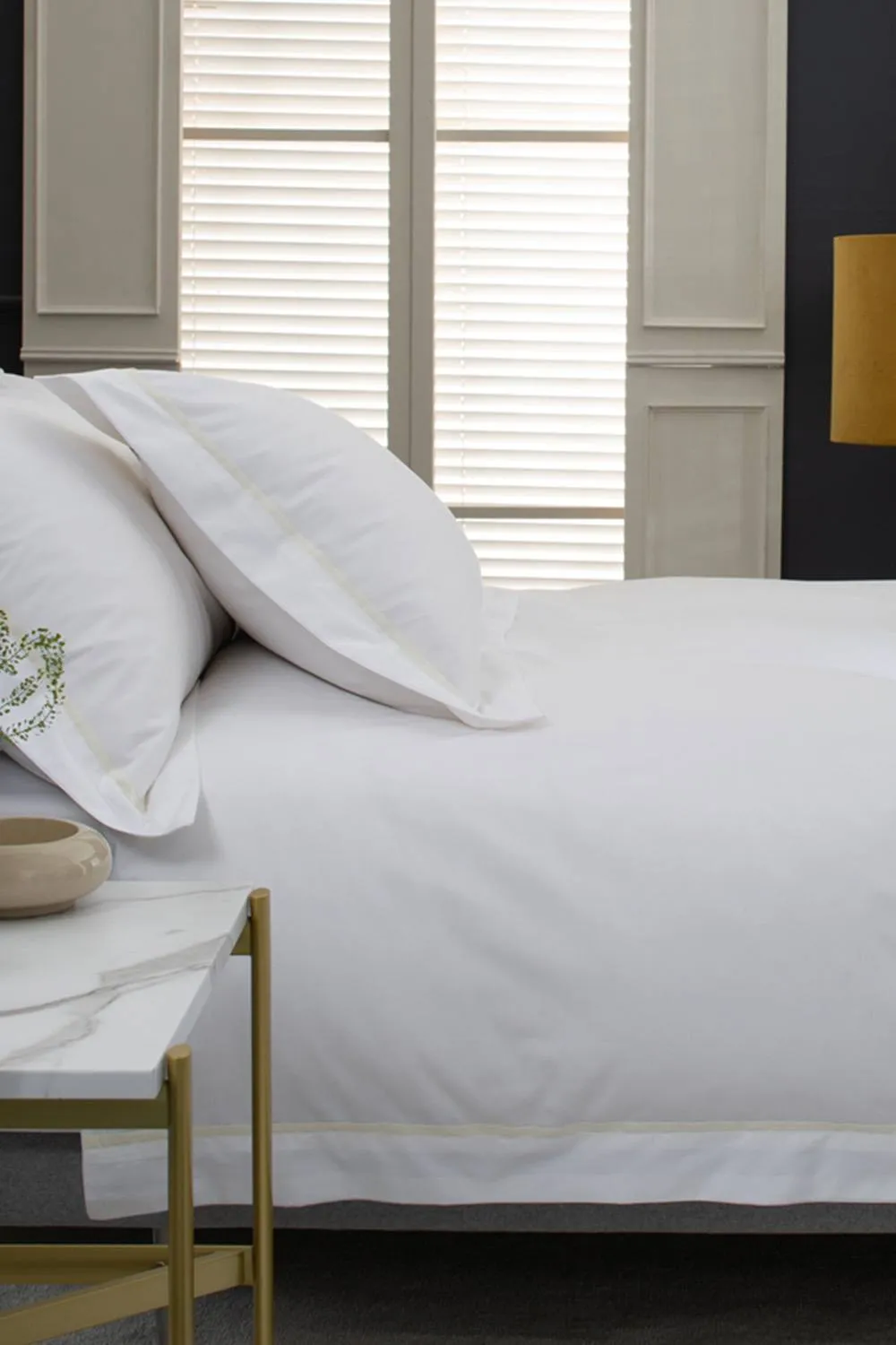The Lyndon Company Boutique Hotel Hampstead 200 Thread Count Cotton Duvet Cover Set in White 3