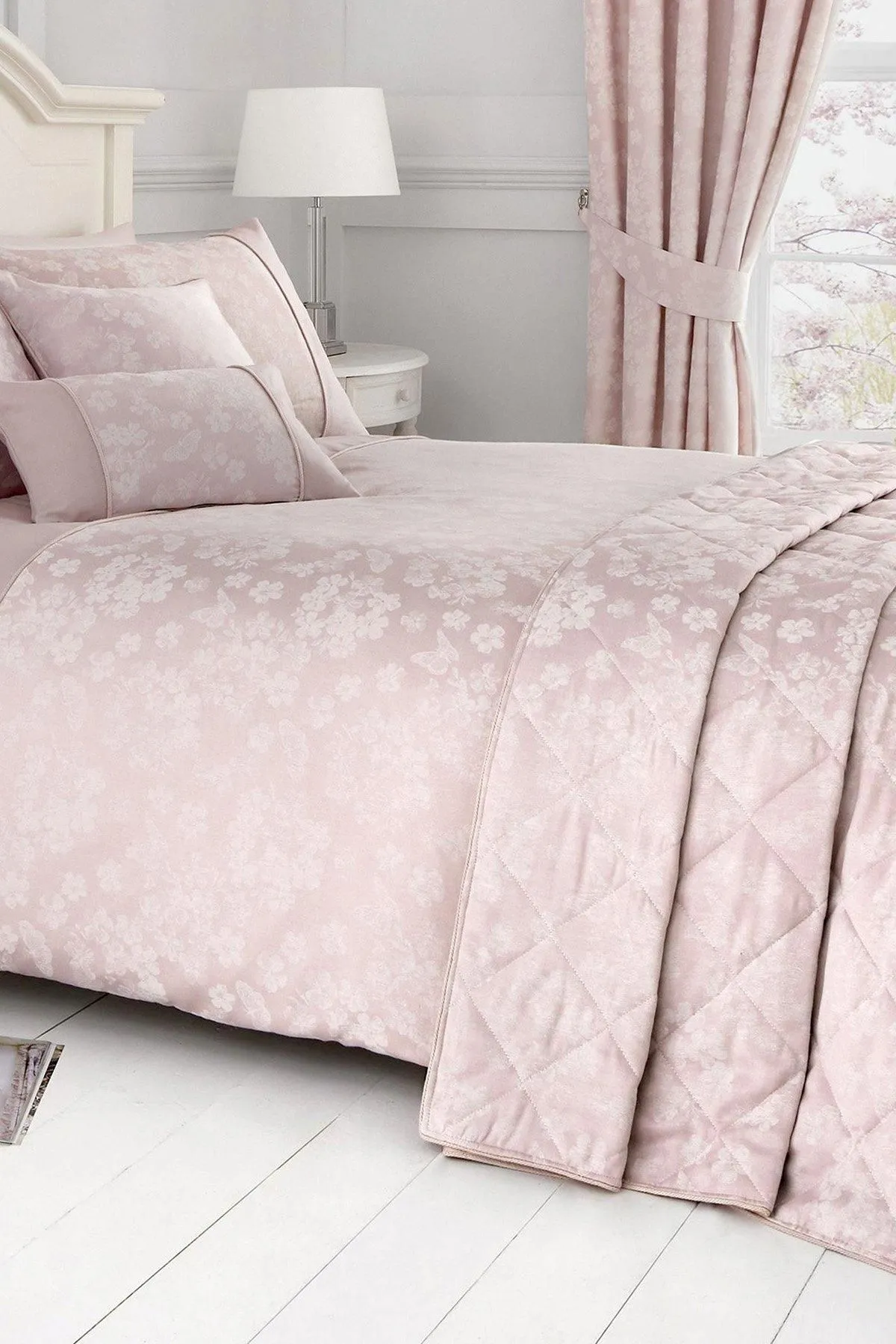 Dreams & Drapes 'Blossom' Floral Quilted Bedspread in Rose 3