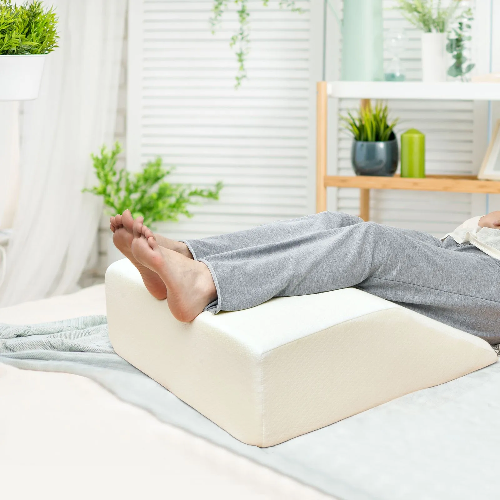 Costway Elevating Memory Foam Leg Rest Pillow Wedge Support Pillow W/ Washable Cover in White 6