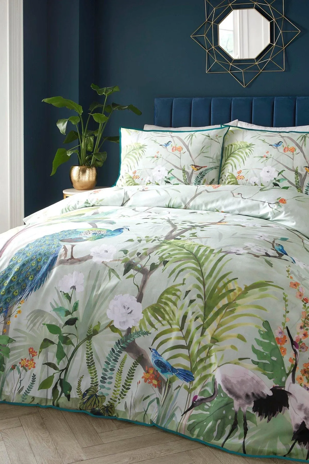 Soiree 'Peacock Jungle' 100% Cotton Sateen Duvet Cover Set in Green