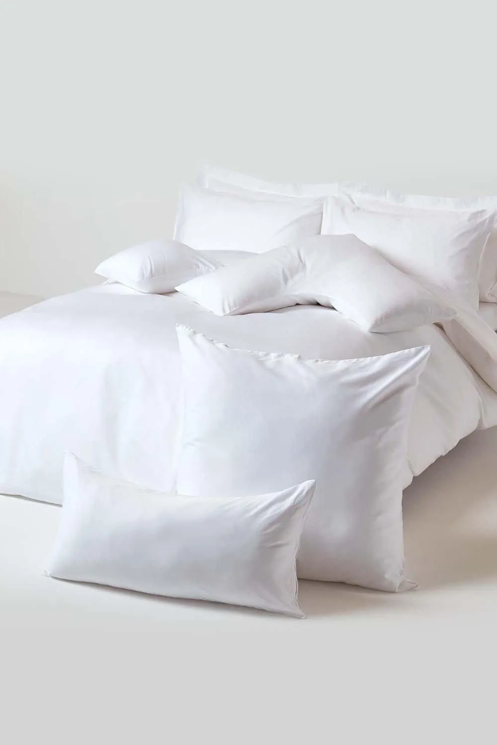 Homescapes Sateen Cotton Continental Pillowcase 400 TC, 80 x 80 cm in White 4
