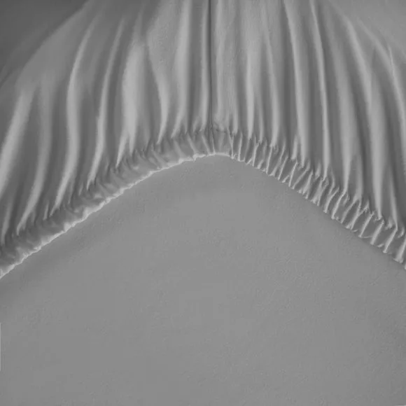 Super Soft Microfibre Plain Fitted Sheet 3