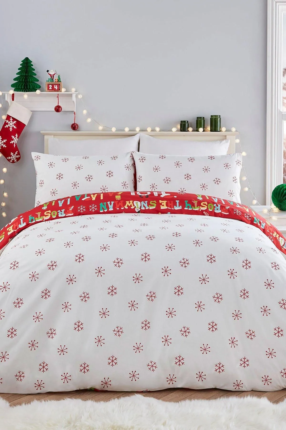 Fusion 'Santa's Little Helper' Text Crazy Festive Print Duvet Cover Set in Red 5