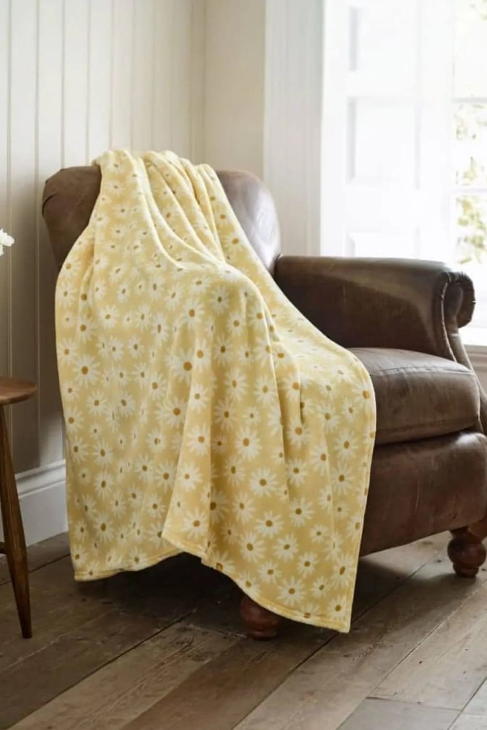 Deyongs Daisy Soft Fleece Printed Floral Throw Blanket in Yellow