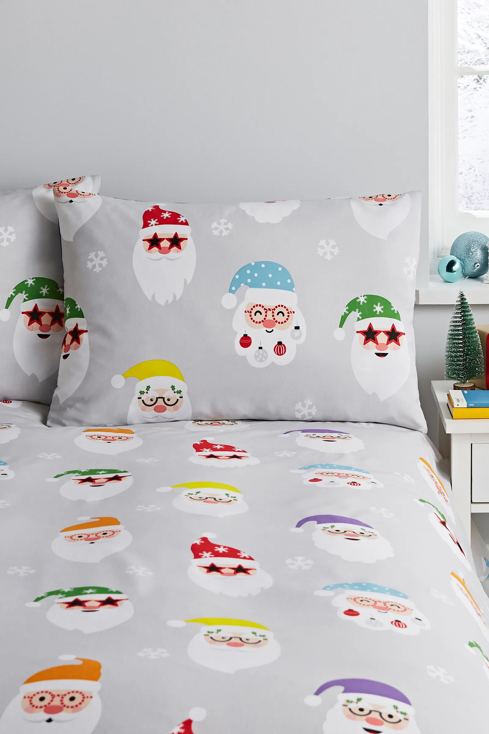 Catherine Lansfield 'Christmas Santa Spec-Tacular' Reversible Duvet Cover Set in Grey 4