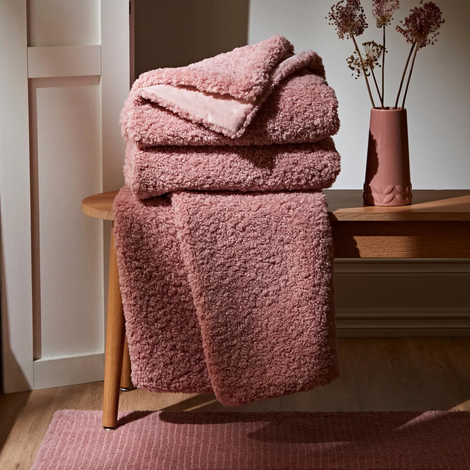 Borg Wool Look Throw Pink