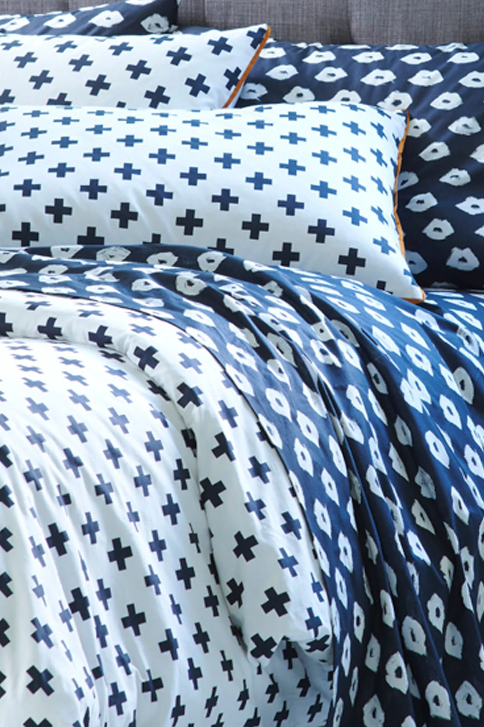Martex Umbria & Lips Bedding Set