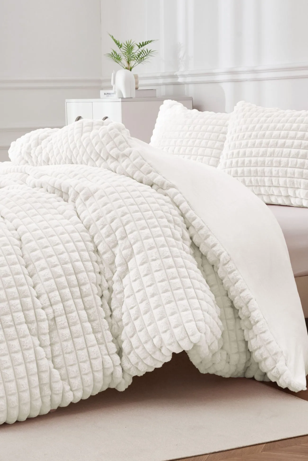 Ezysleep Super Soft Luxury Faux Fur Box Duvet in Cream 1