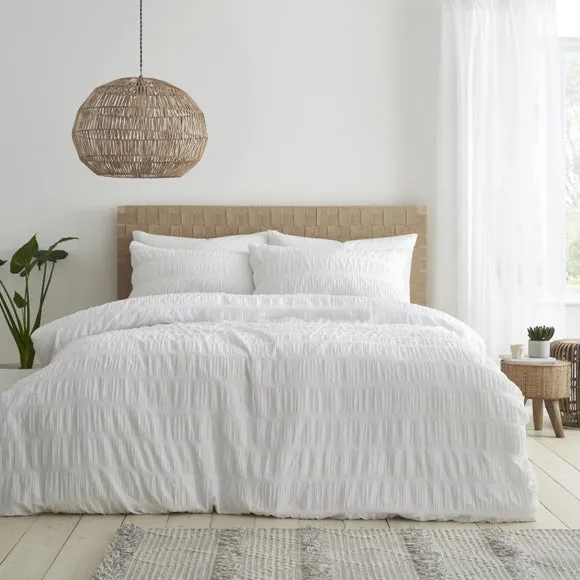 Catherine Lansfield Seersucker Reversible Duvet Cover & Pillowcase Set 1