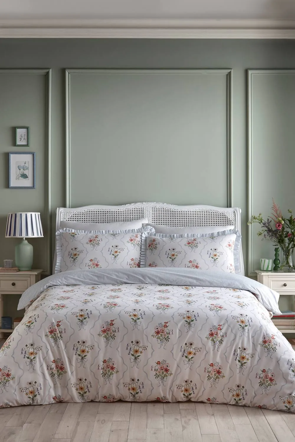 Appletree 'Floral Bouquet' 100% Cotton Duvet Cover Set
