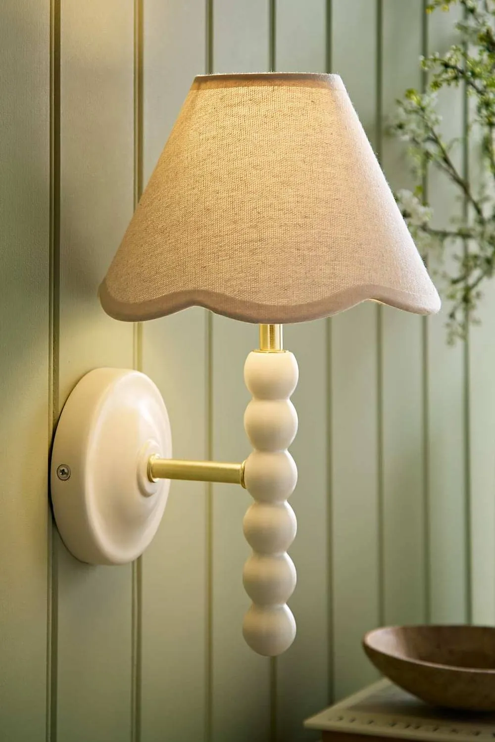 ValueLights Bobbins Cream Bobble Wall Light with Trim Linen Lamp Shade & Bulb in Natural 2