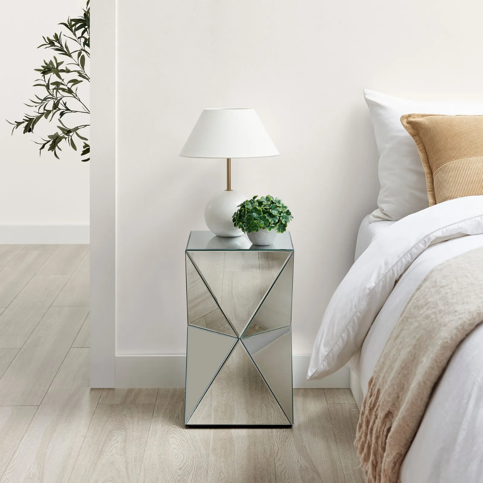 FurnitureboxUK Diamond Contemporary Mirrored Bedside/Side Table in Silver 2