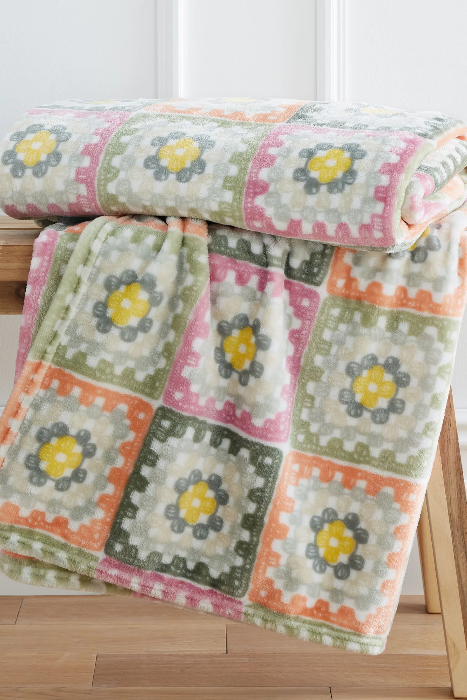 Catherine Lansfield 'Crochet Print' Cosy Blanket Throw in Green