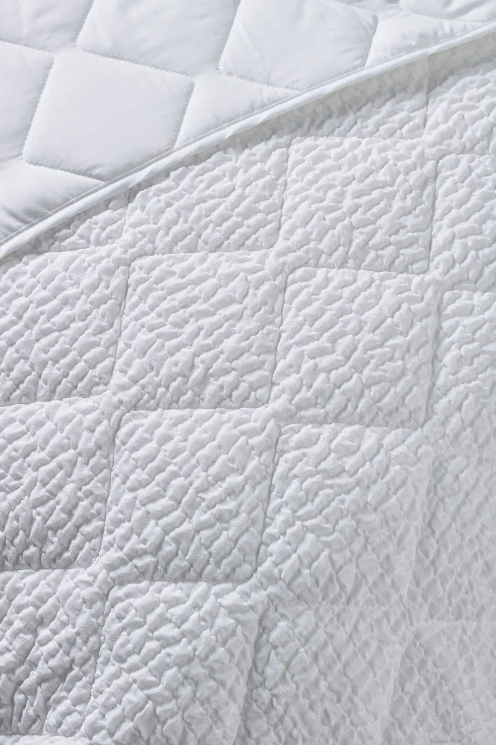 Catherine Lansfield 'Crinkle Seersucker Texture' Bedspread in White 2