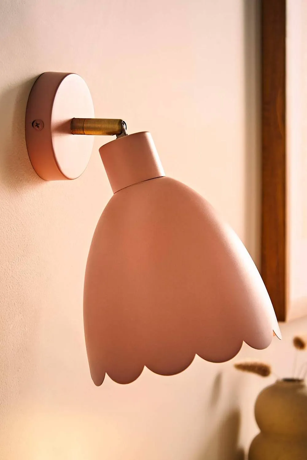 ValueLights Millie Pair of Flower Style Scallop Adjustable Wall Lights in Pale Pink 3