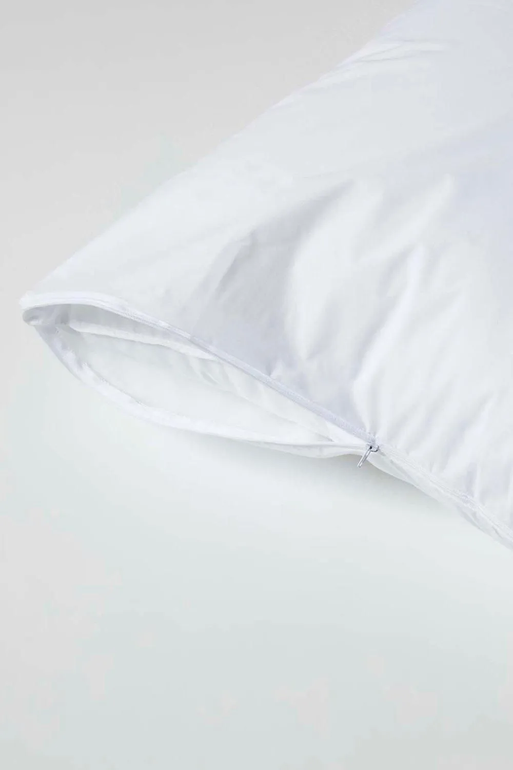 Homescapes Waterproof Pillow Protectors King Size, Pack of 4 in White 4
