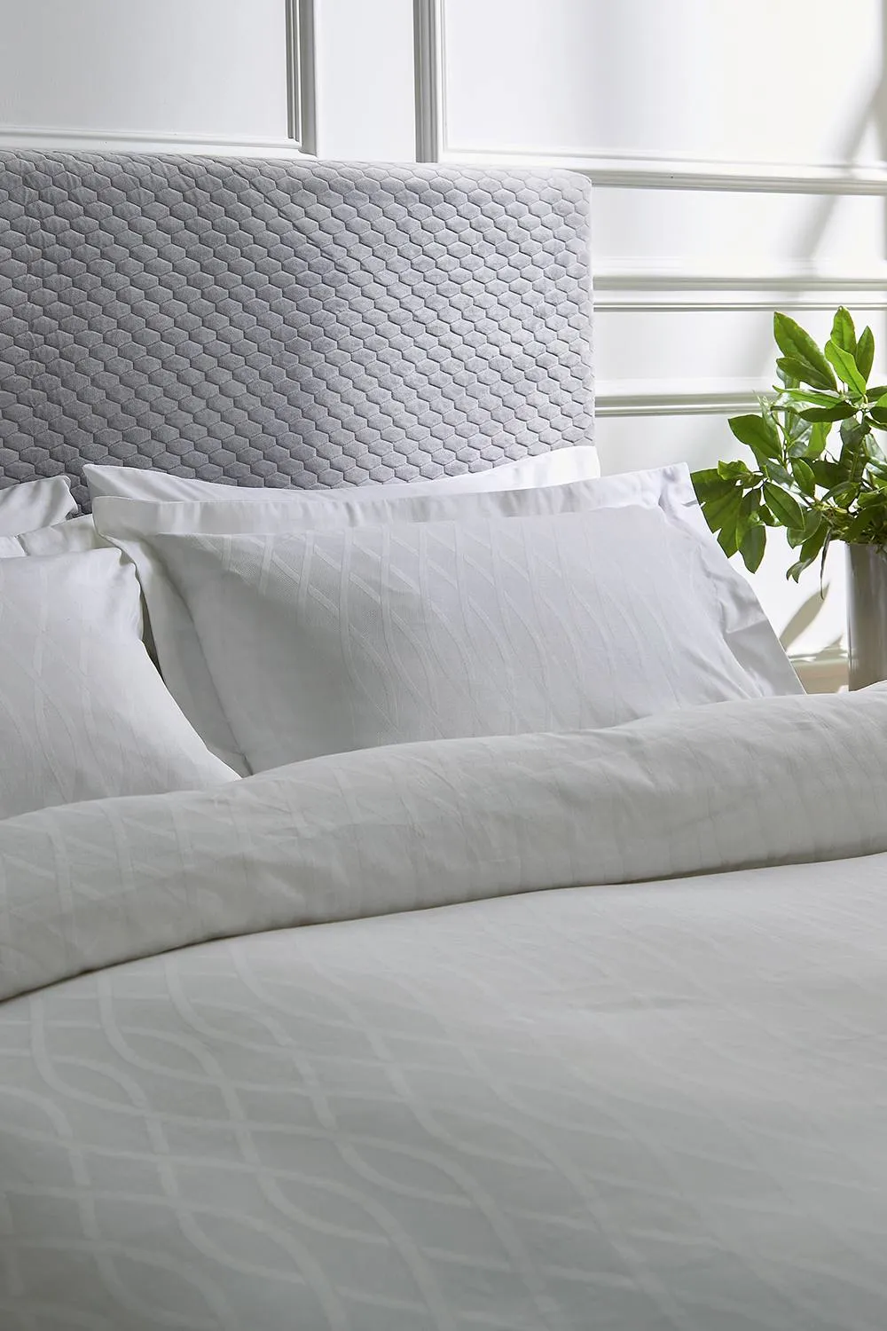 1951 'Ravello' Cotton Duvet Cover Set in Silver 2
