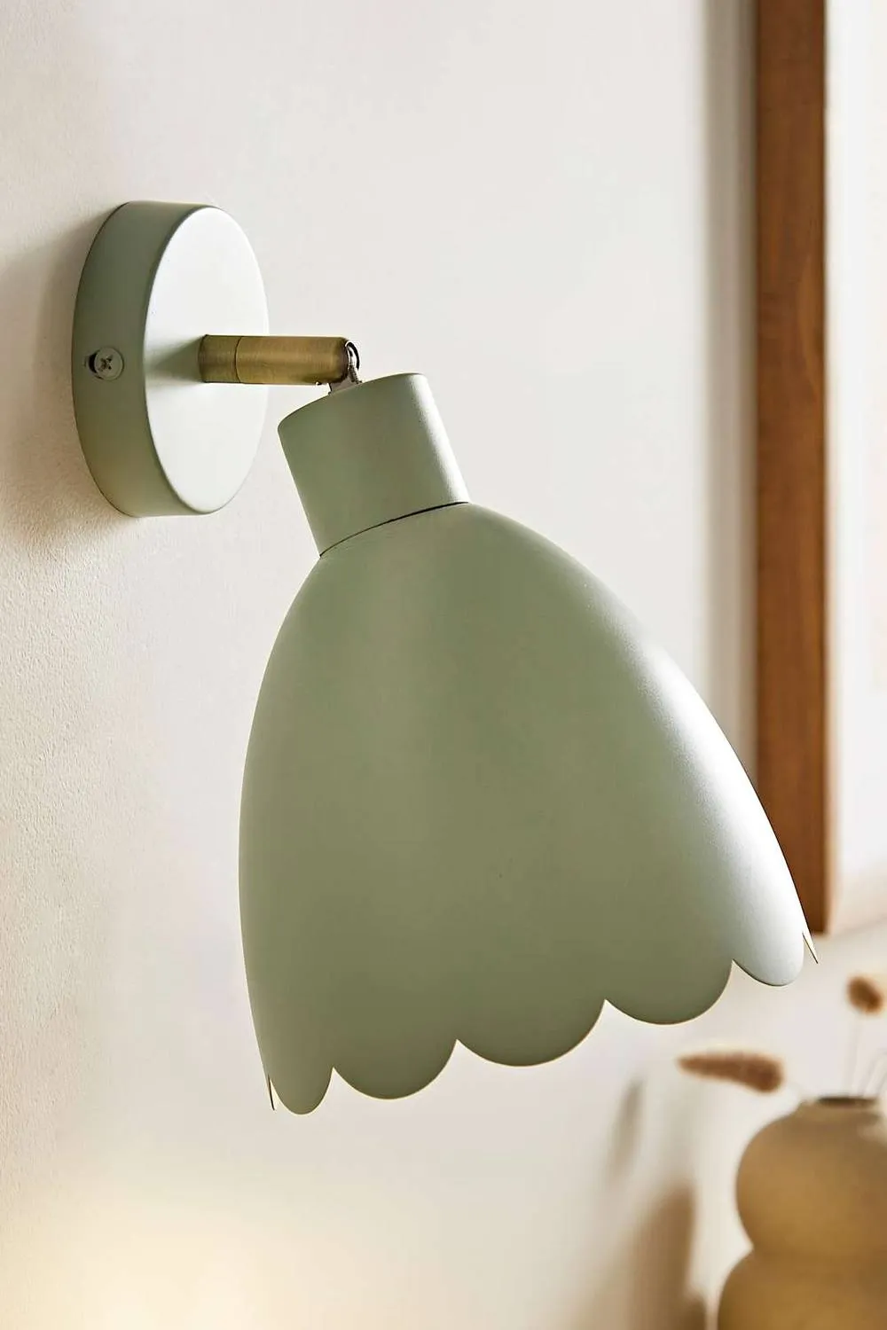 ValueLights Millie Pair of Flower Style Scallop Adjustable Wall Lights in Pale Green 2