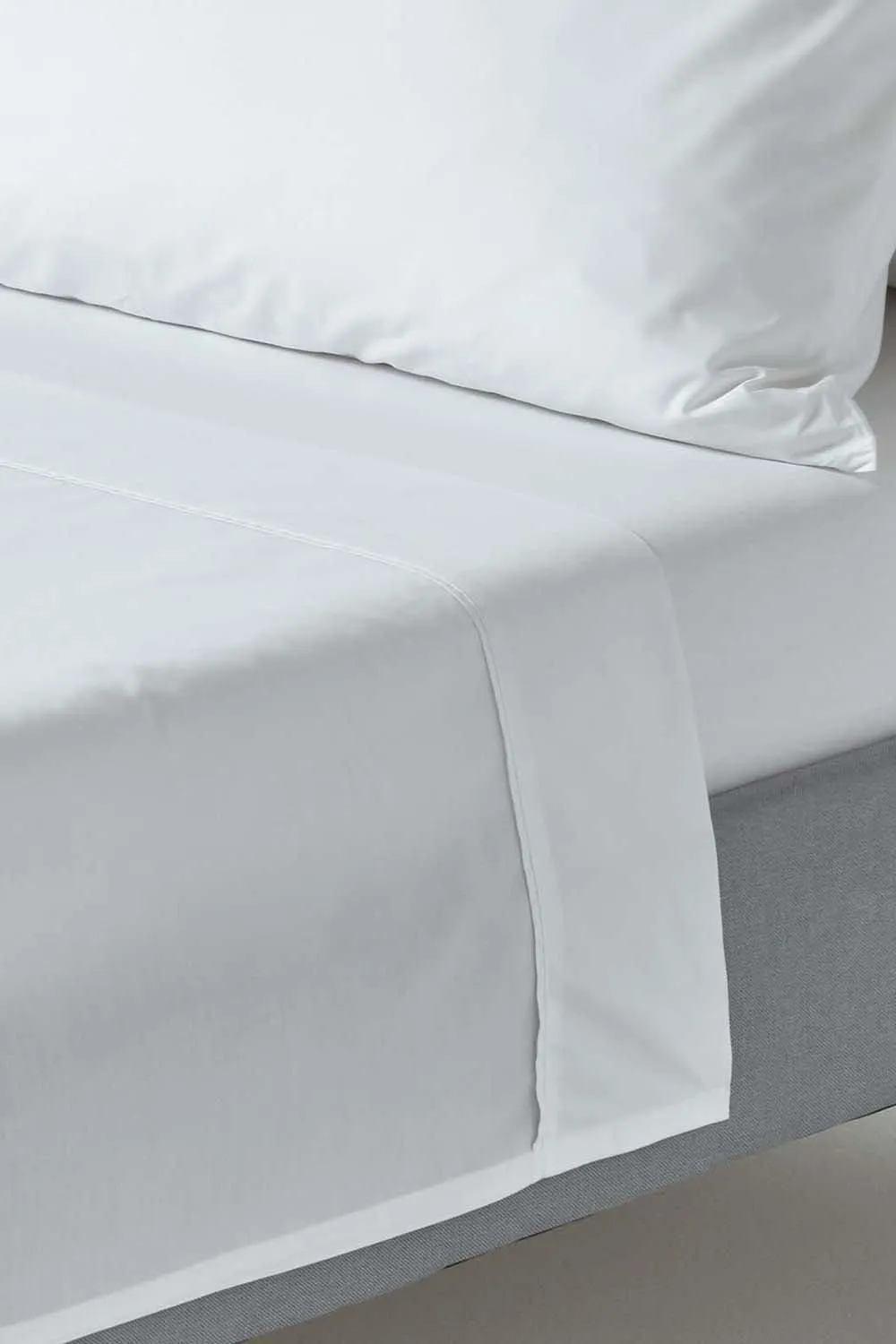 Homescapes Egyptian Cotton Flat Sheet 200 Thread Count in White 1