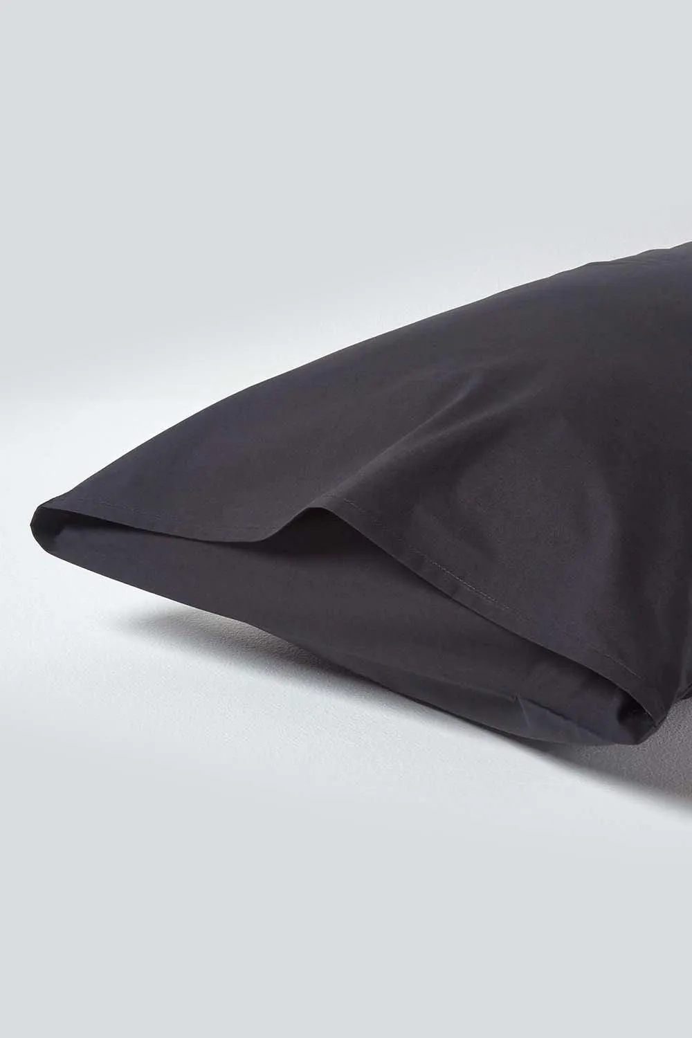 Homescapes Egyptian Cotton Housewife Pillowcase 200 TC, Standard Size in Black 3