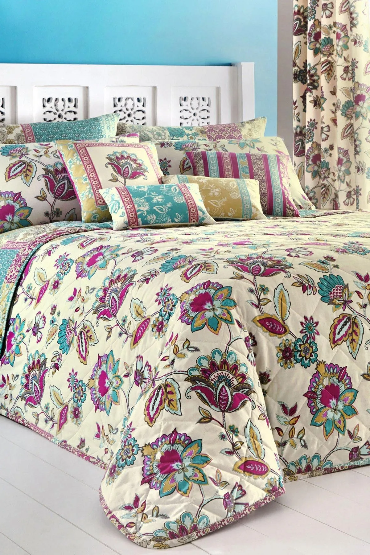 Dreams & Drapes 'Marinelli' Hand Drawn Floral Print Quilted Bedspread in Teal