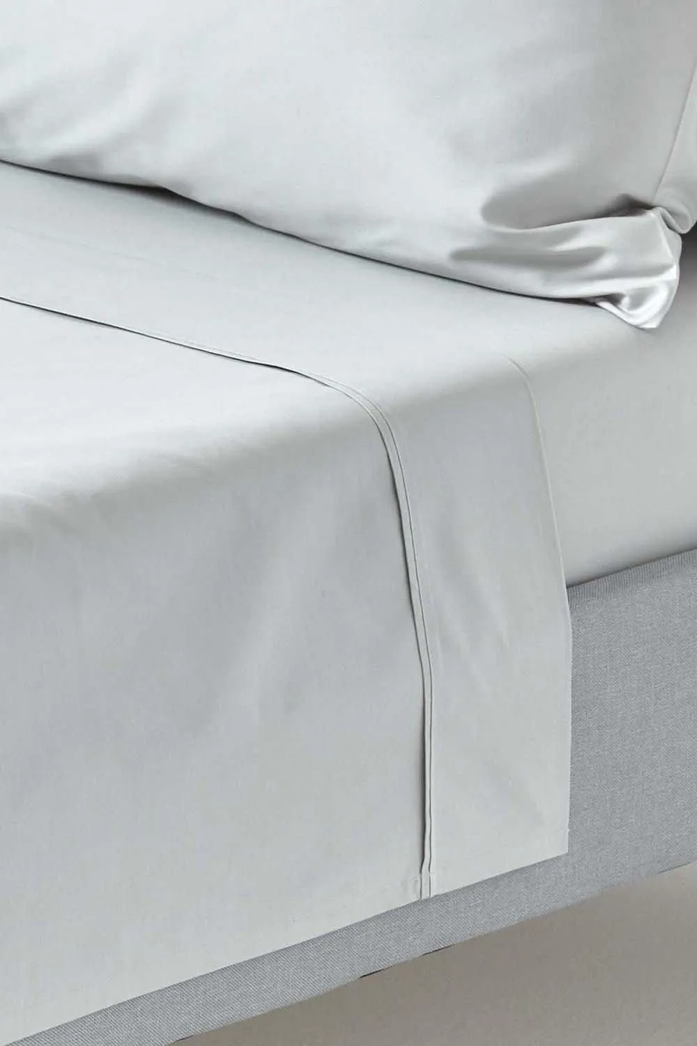 Homescapes Egyptian Cotton Flat Sheet 200 Thread Count in Silver 1