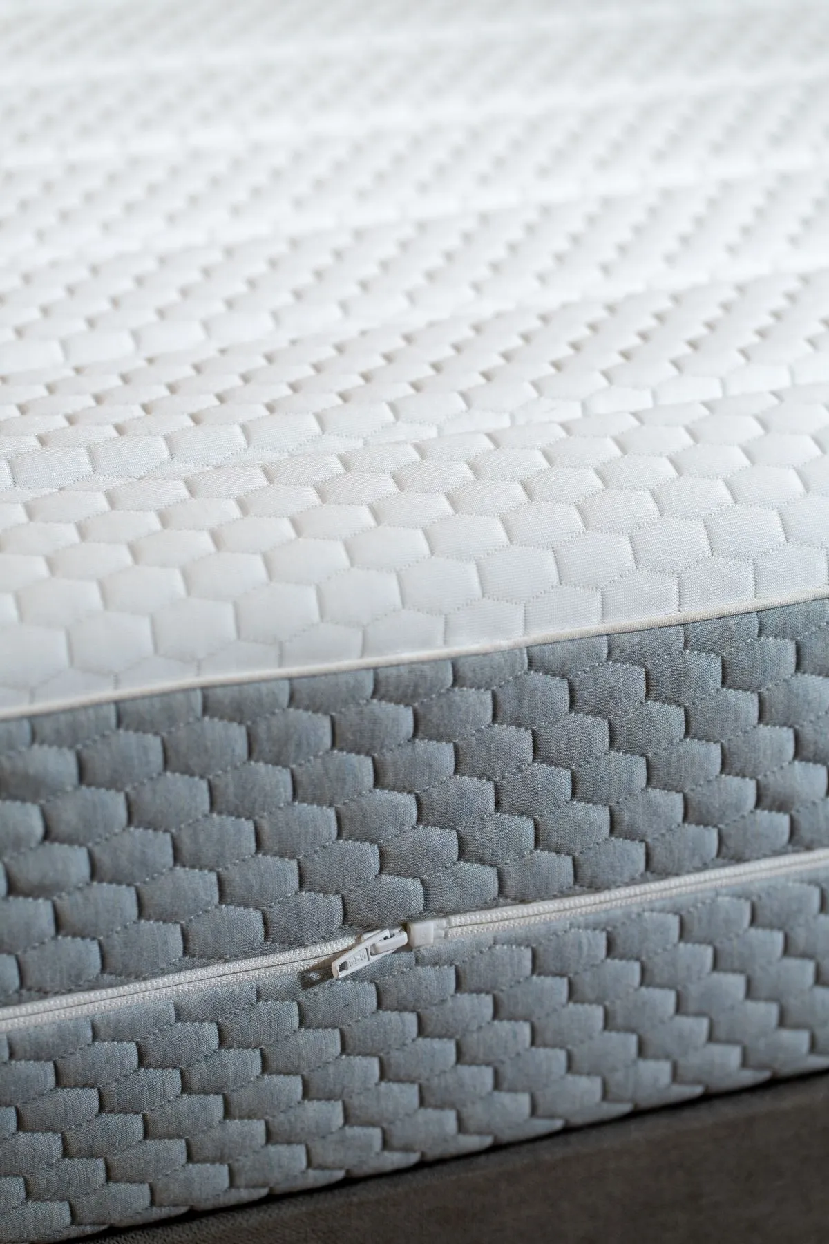 Soak&Sleep Cooling Memory Foam Mattress - Medium Firm in White 3