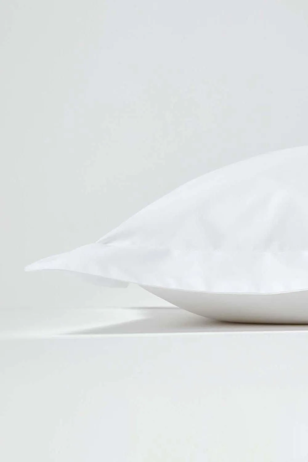 Homescapes Egyptian Cotton Oxford Pillowcase 200 TC, King Size in White 2