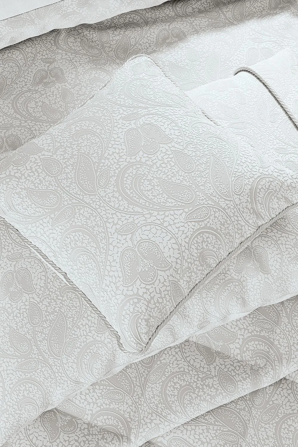 1951 'Ashleigh' Jacquard Cushion in Silver 3