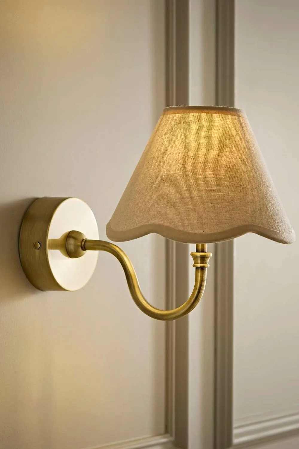 ValueLights Lowe Pair Scallop Flower Shade Metal Portable Rechargeable Wall Light in Gold 1