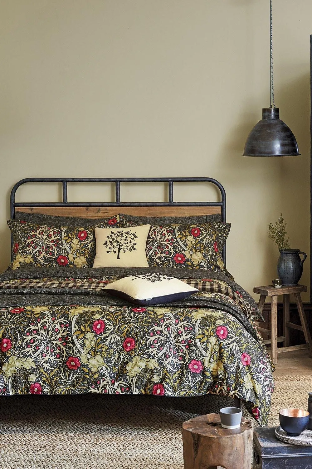 Morris & Co 'Morris Seaweed Cotton' Cover Set in Black