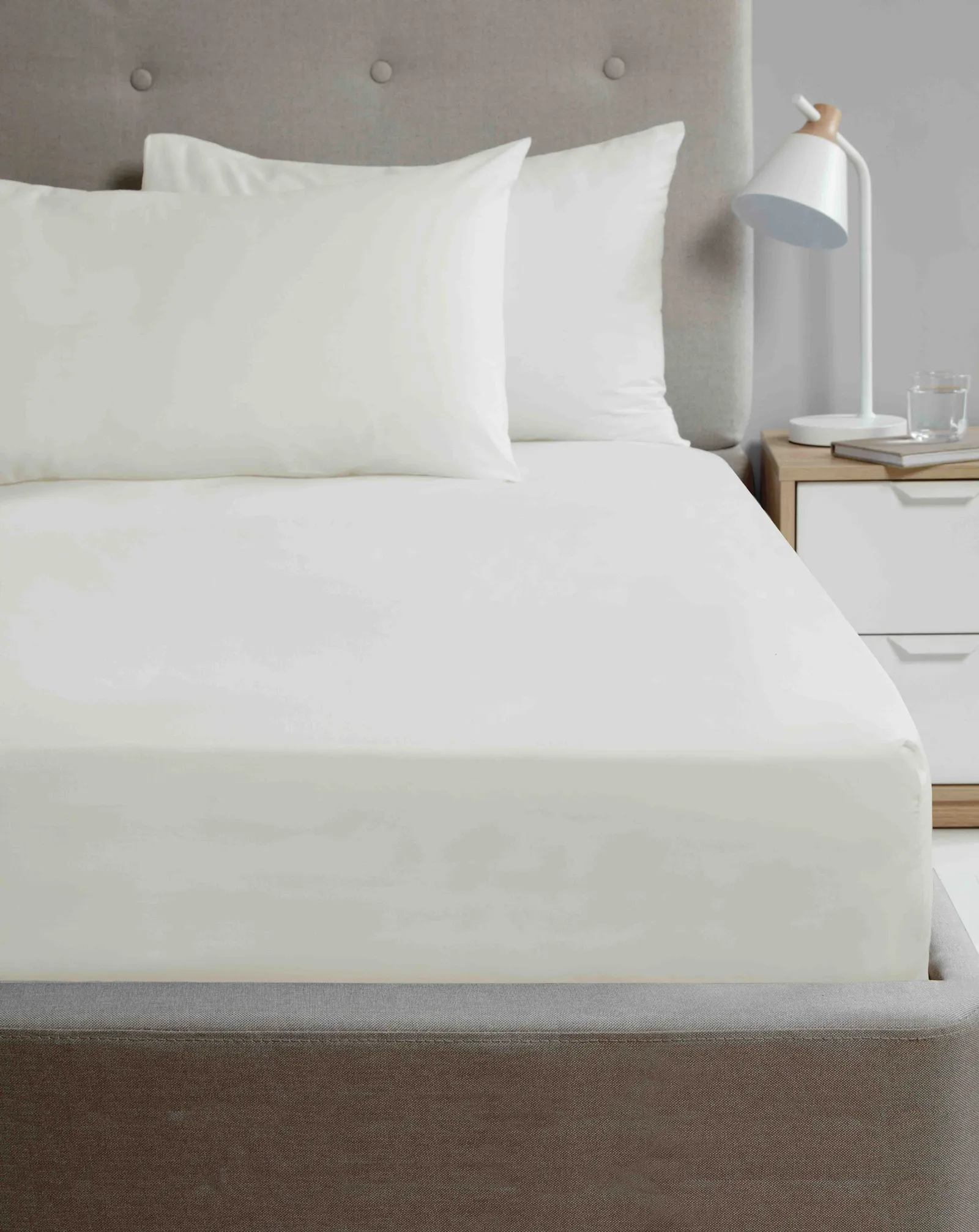 Rapport Home So Soft Microfibre Fitted Sheet in Cream 1