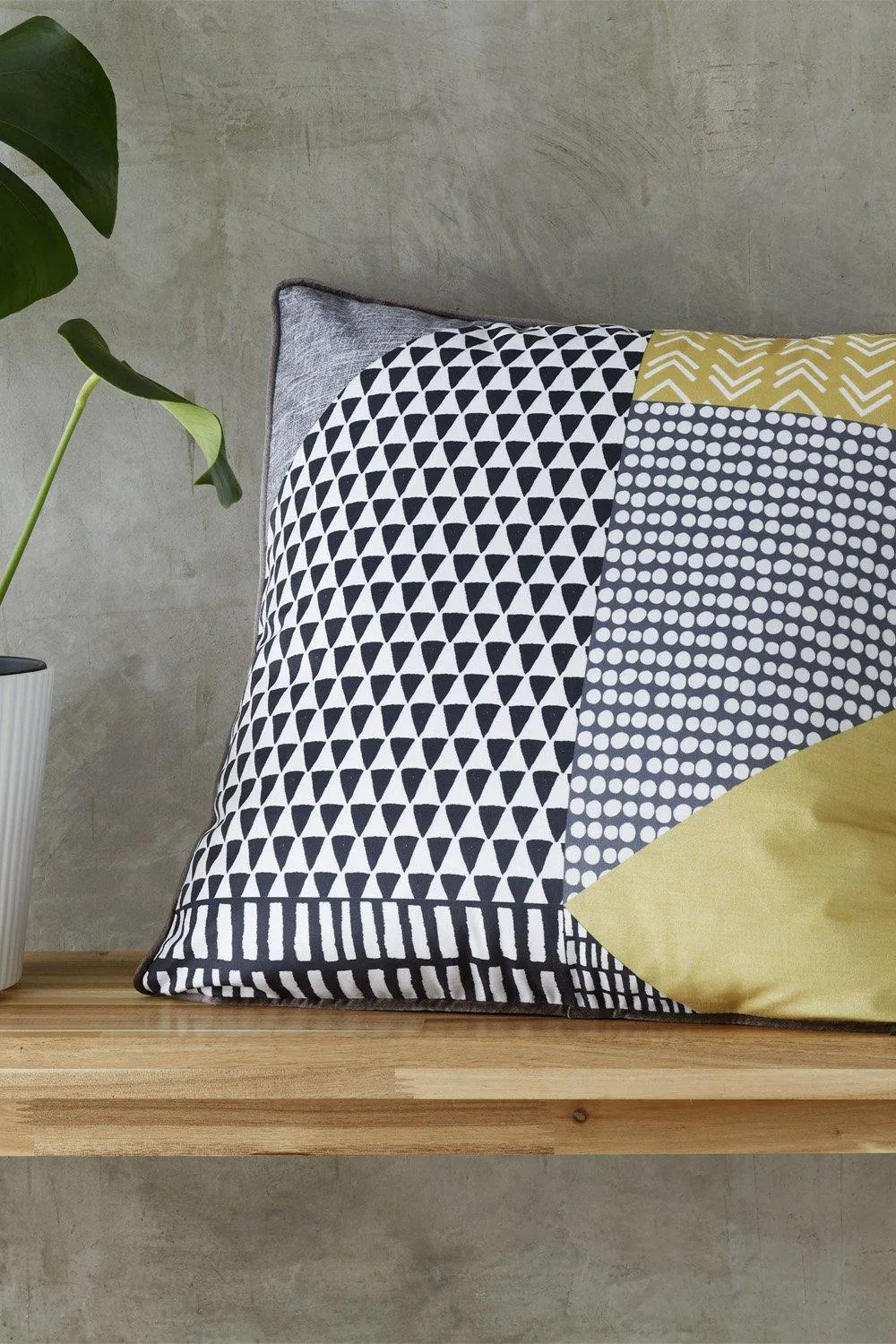Larsson Geo Cushion