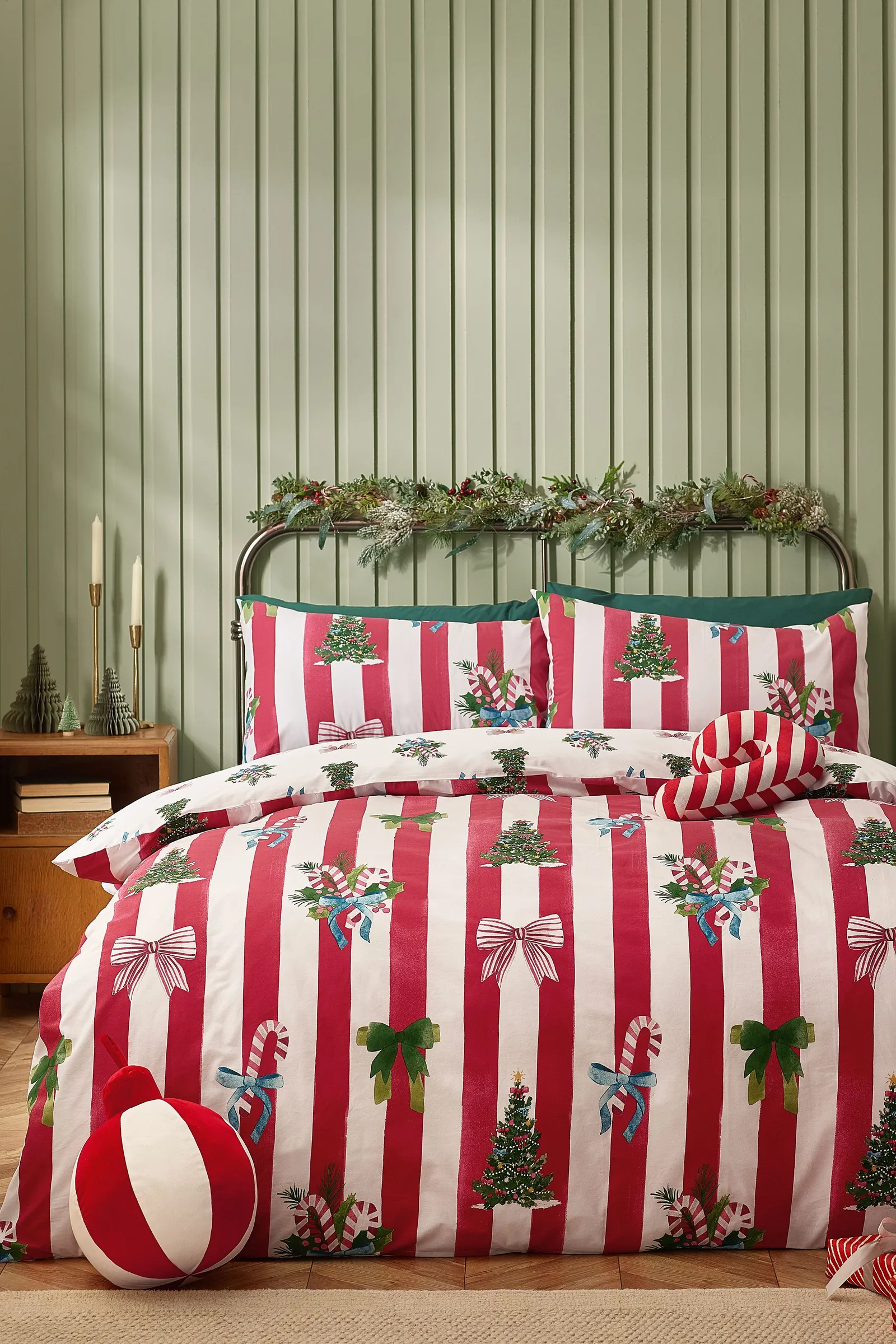 Catherine Lansfield 'Christmas Stripe' Reversible Duvet Cover Set in Red