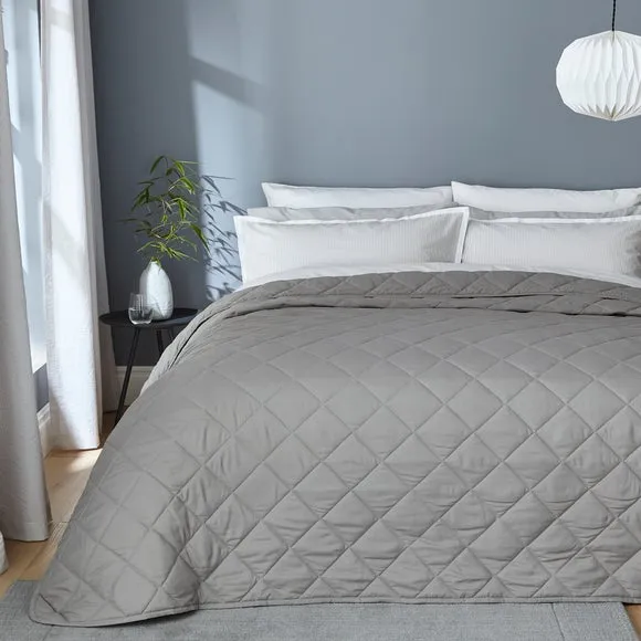 Helston Quilted Bedspread 1