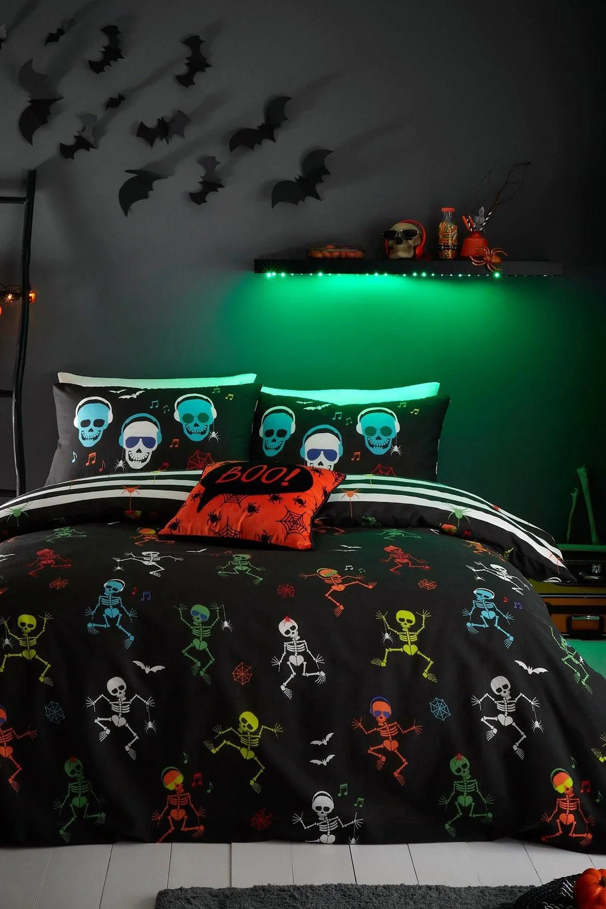 Bedlam 'Dancing Skeletons' Glow in the Dark Halloween Duvet Cover Set in Black