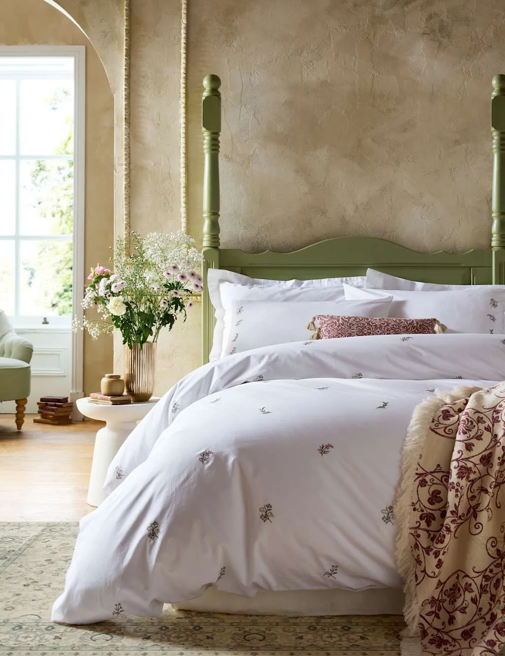 Historic Royal Palaces Pure Cotton Victoria Sprigs Bedding Set White Mix